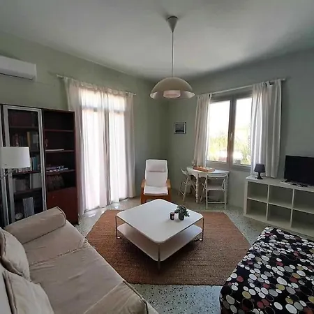 شقة Andreas & Eny's House *